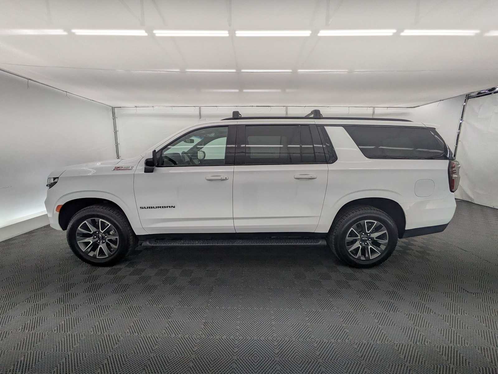 Thumbnail: 2024 Chevrolet Suburban - 3