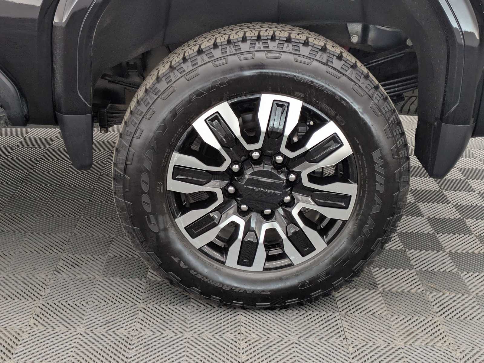 Thumbnail: 2025 GMC Sierra 3500 - 15