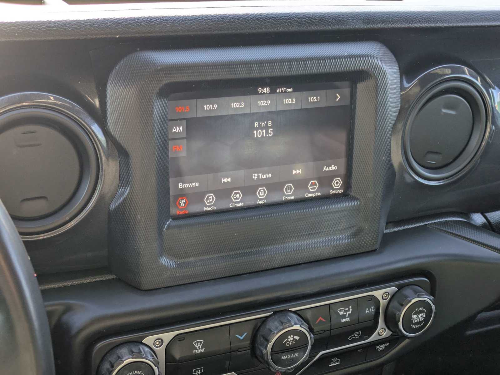 Thumbnail: 2022 Jeep Wrangler - 29