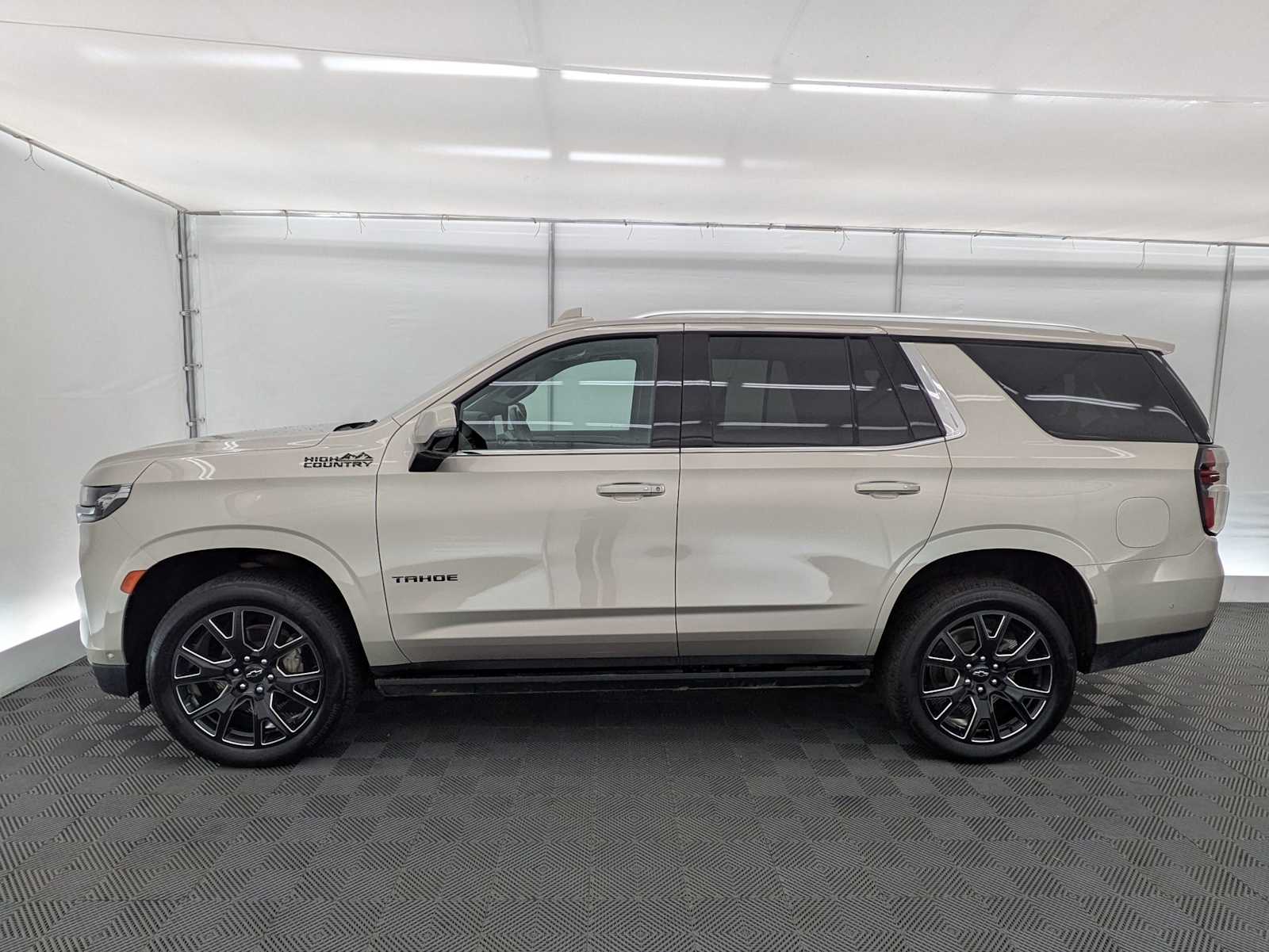 Thumbnail: 2024 Chevrolet Tahoe - 3