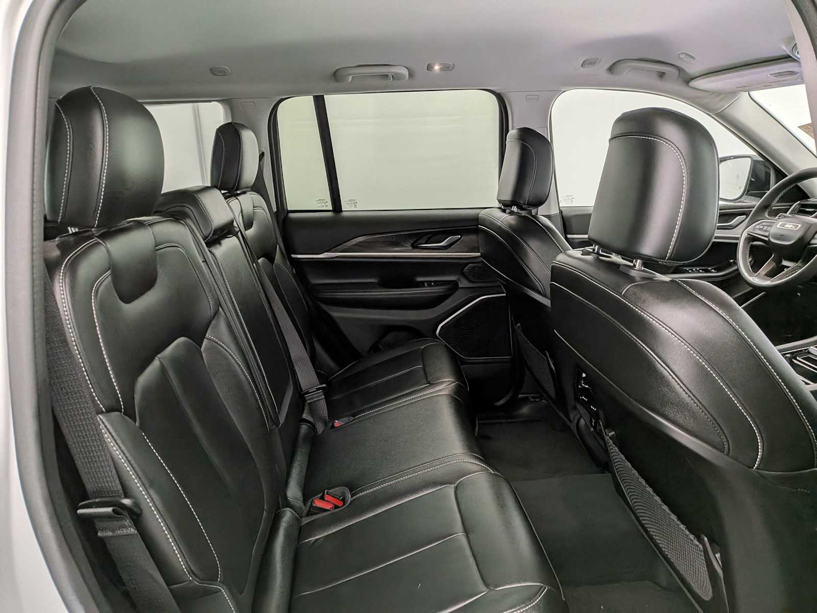 Thumbnail: 2023 Jeep Grand Cherokee - 20