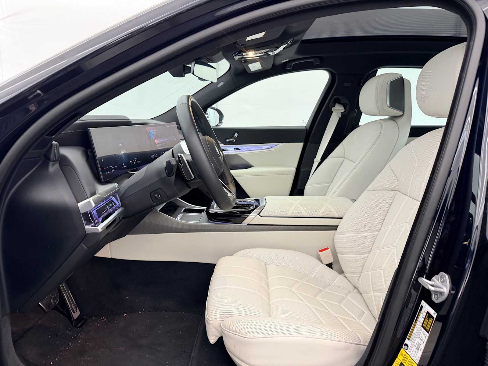 Thumbnail: 2024 BMW i7 - 16