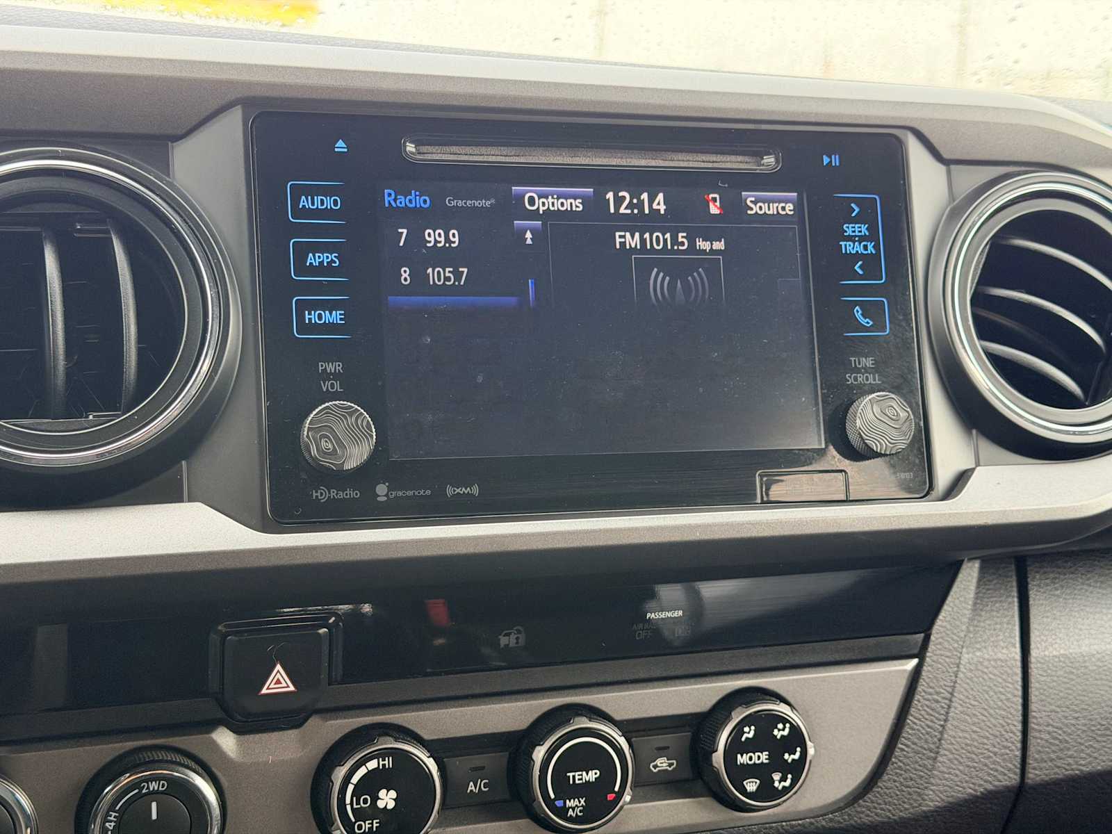 Thumbnail: 2016 Toyota Tacoma - 29