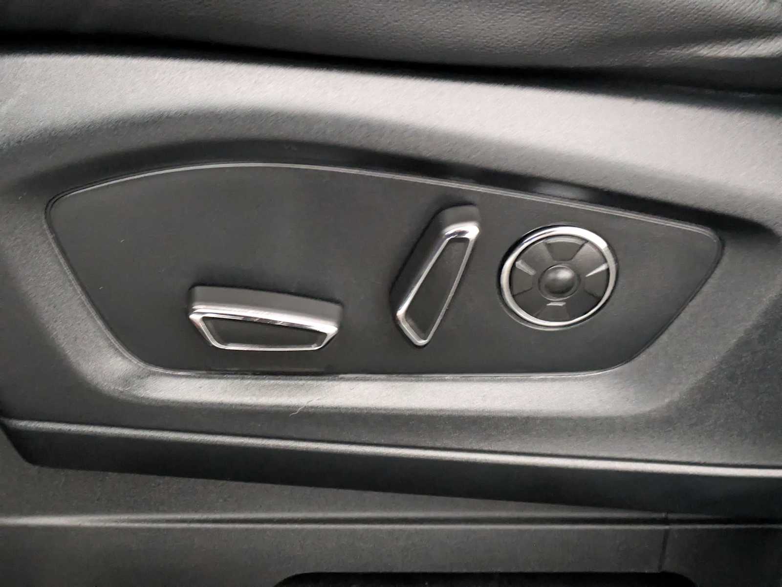 Thumbnail: 2020 Ford Explorer - 17