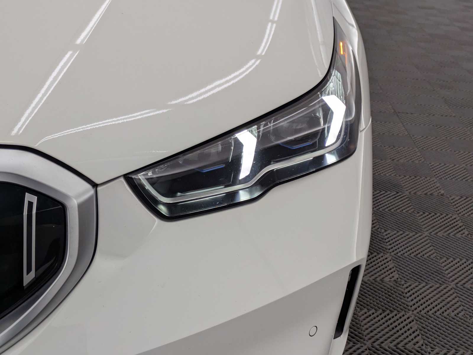 Thumbnail: 2025 BMW 5 Series - 10