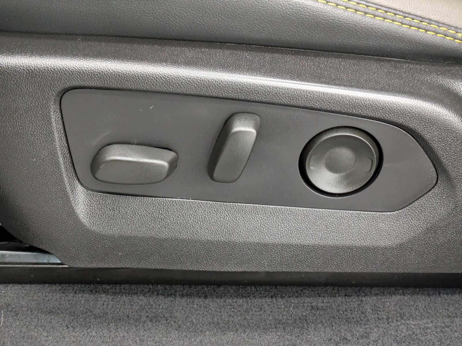 Thumbnail: 2023 Chevrolet Colorado - 19