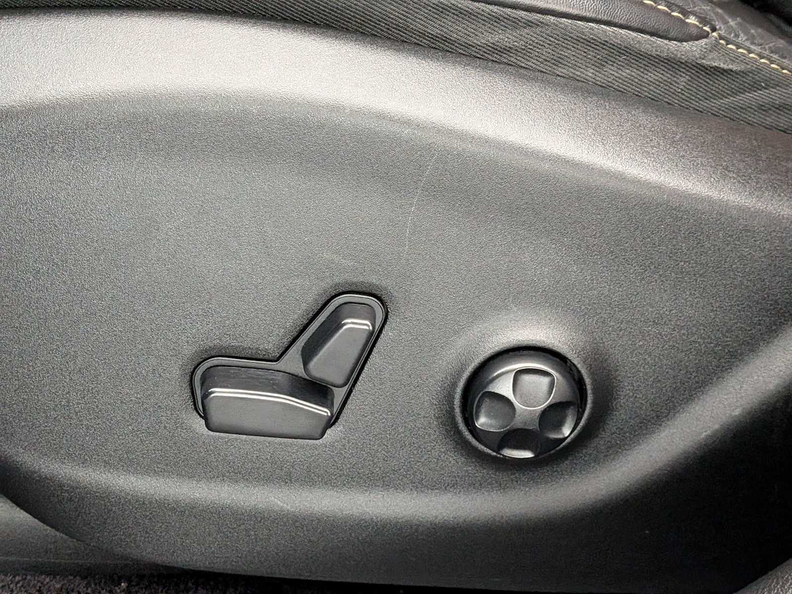 Thumbnail: 2018 Jeep Cherokee - 18