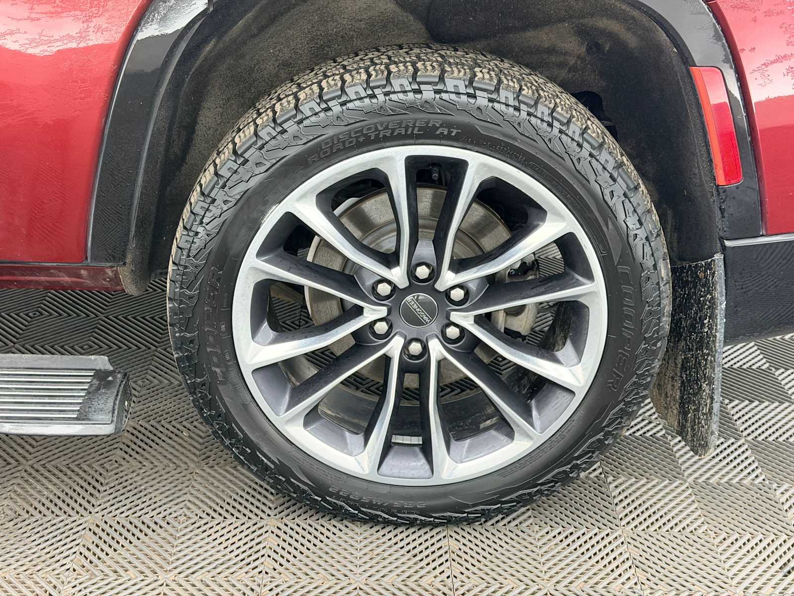 Thumbnail: 2023 Jeep Wagoneer - 13