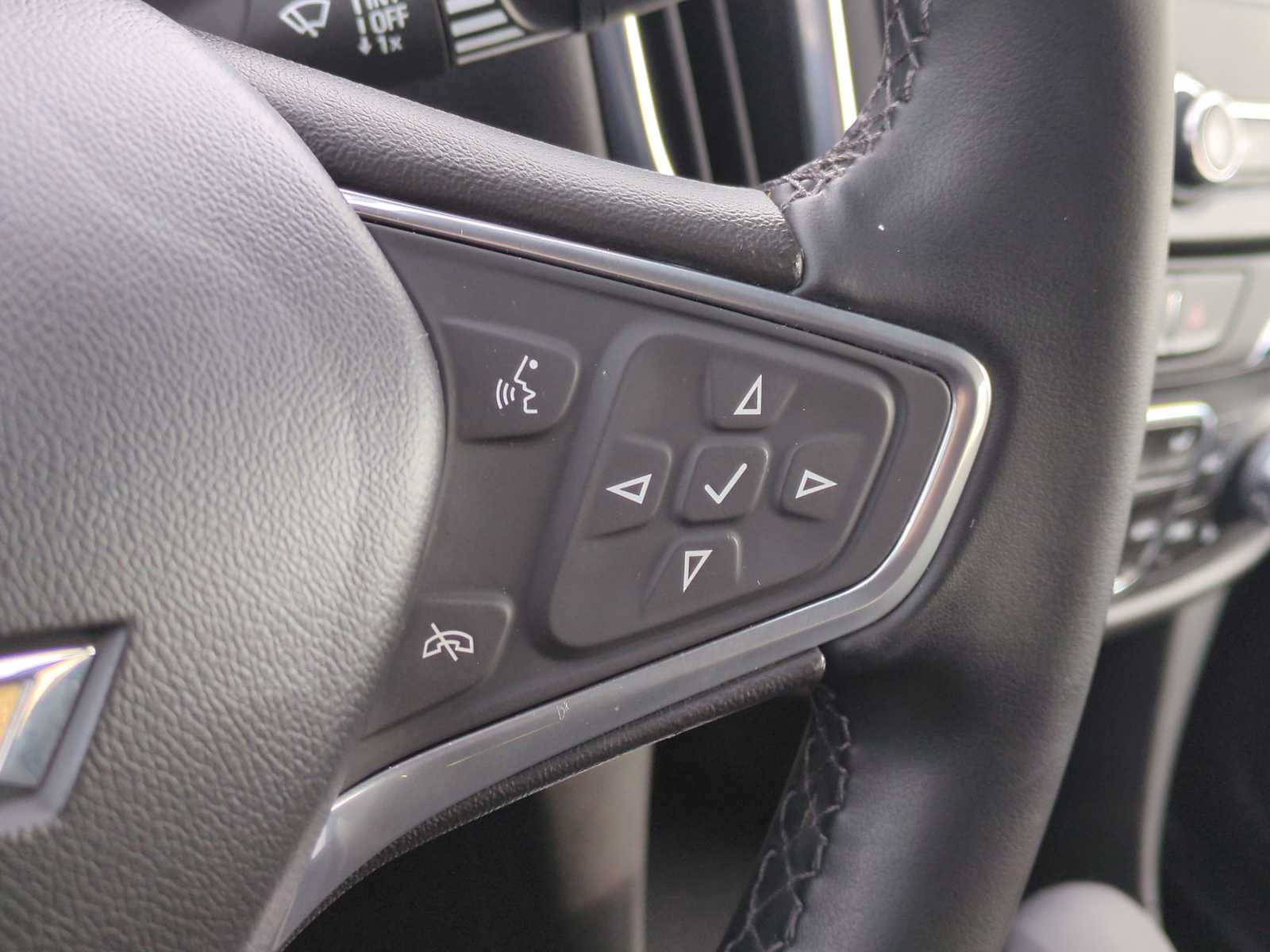 Thumbnail: 2023 Chevrolet Equinox - 21