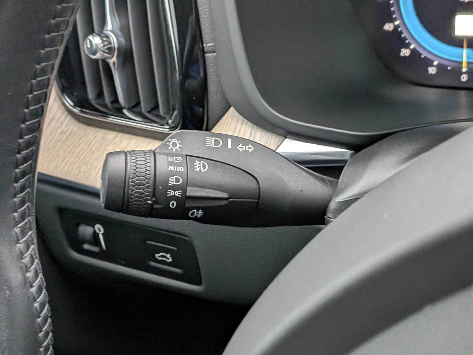 Thumbnail: 2022 Volvo XC60 - 28