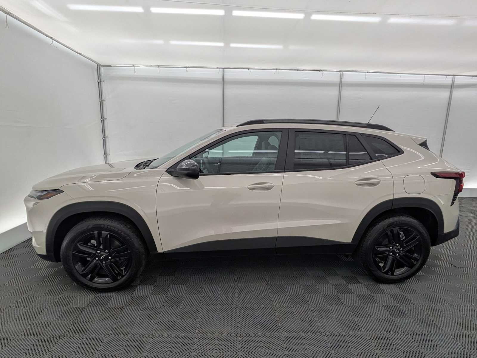 Thumbnail: 2026 Chevrolet Trax - 3