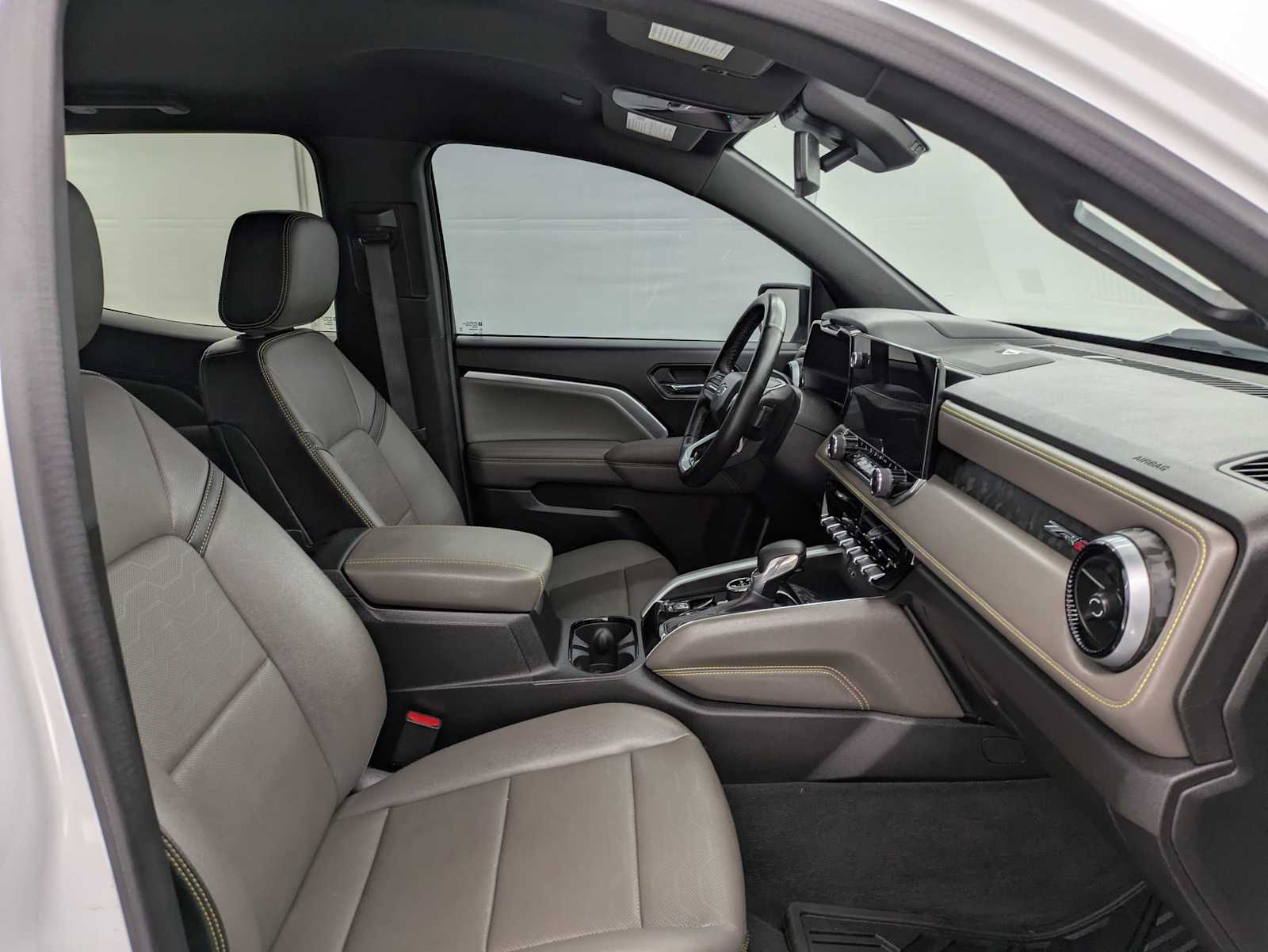 Thumbnail: 2023 Chevrolet Colorado - 23