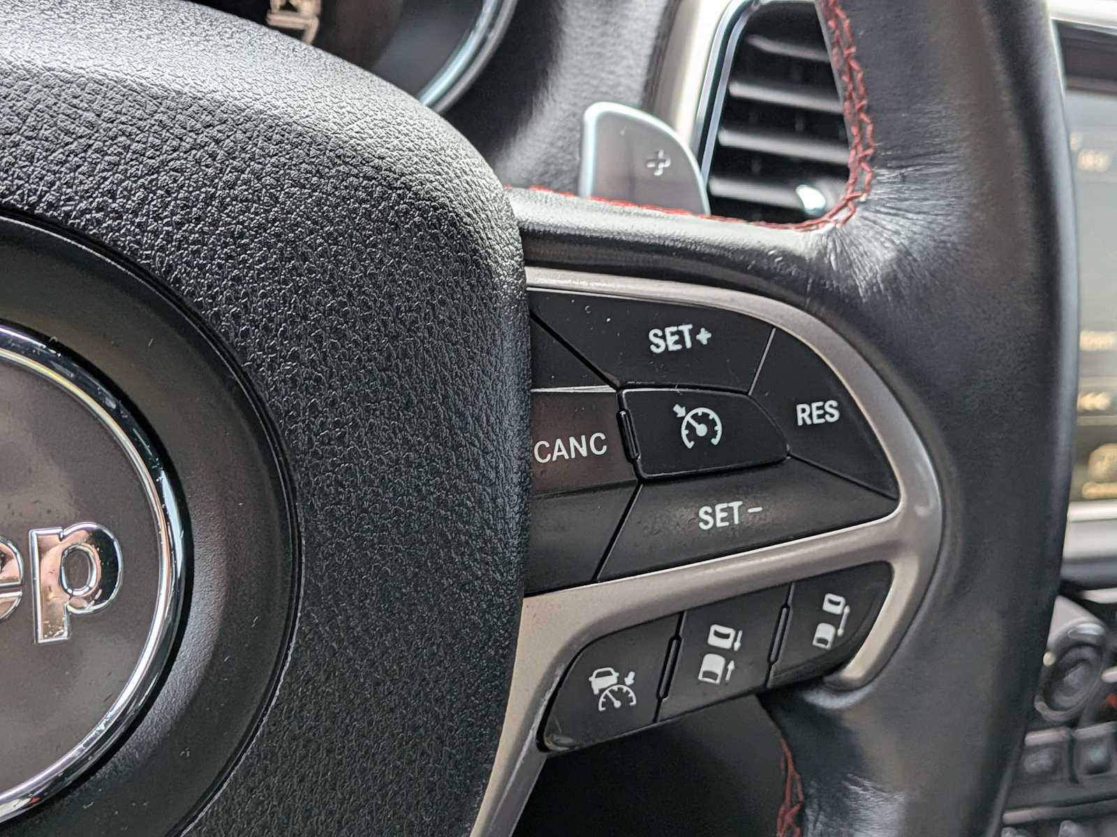 Thumbnail: 2017 Jeep Grand Cherokee - 28