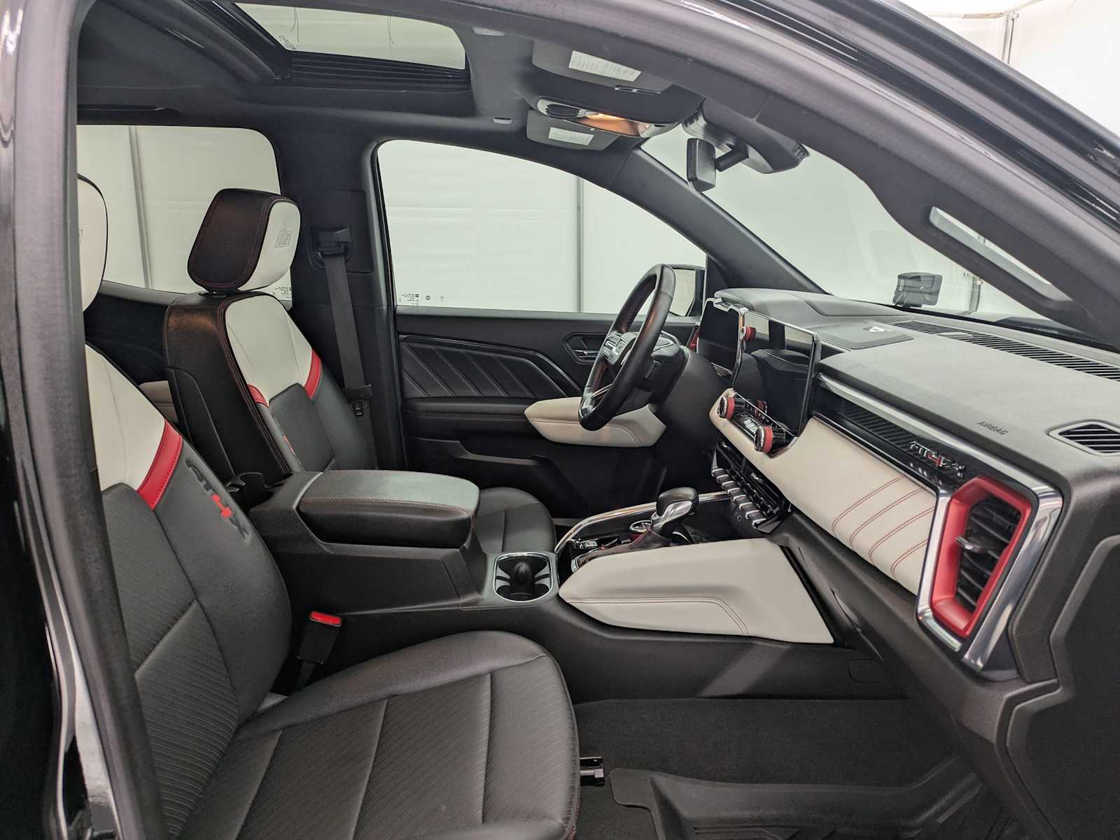 Thumbnail: 2024 GMC Canyon - 23