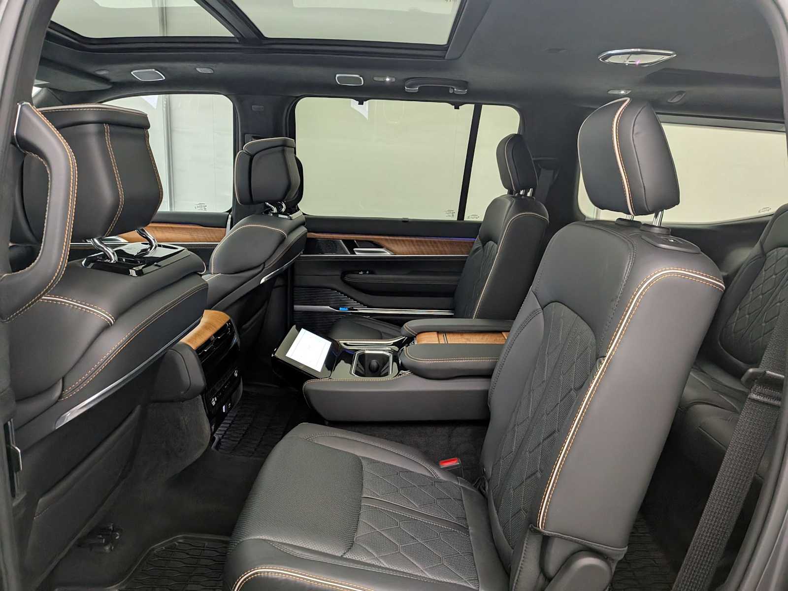 Thumbnail: 2024 Jeep Grand Wagoneer - 20