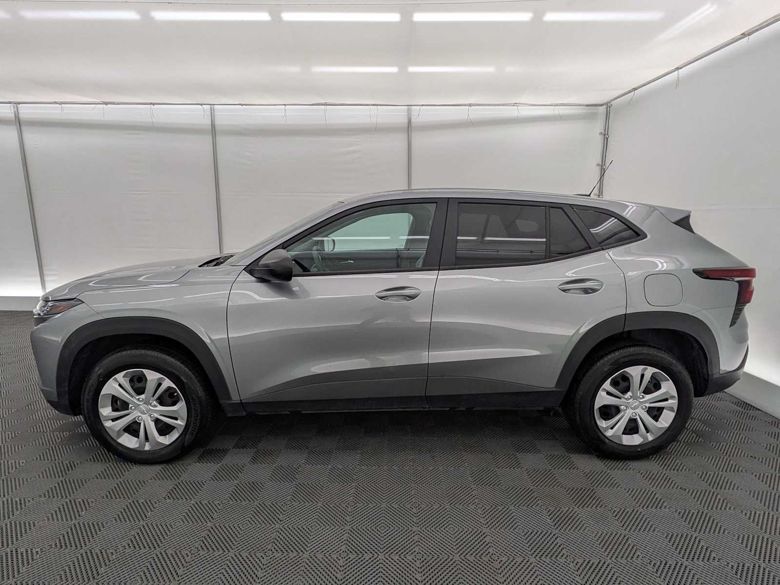 Thumbnail: 2025 Chevrolet Trax - 3