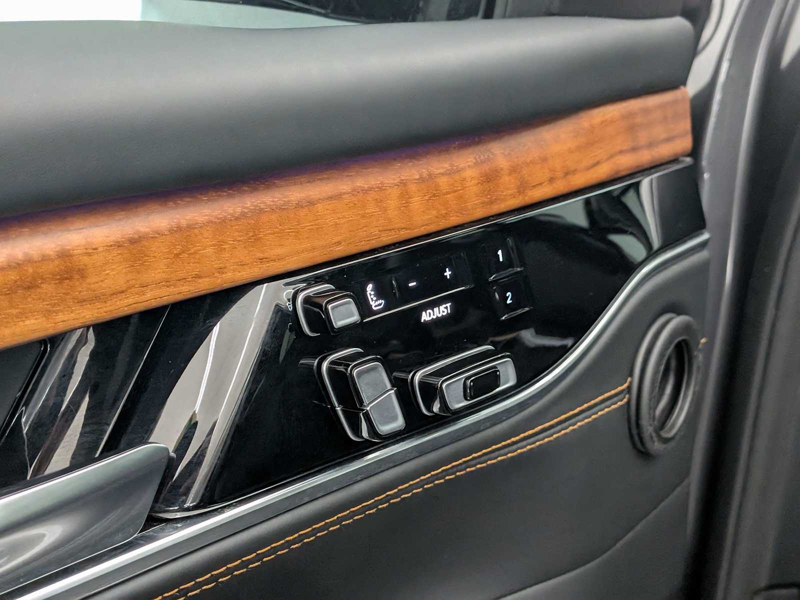 Thumbnail: 2024 Jeep Grand Wagoneer - 17