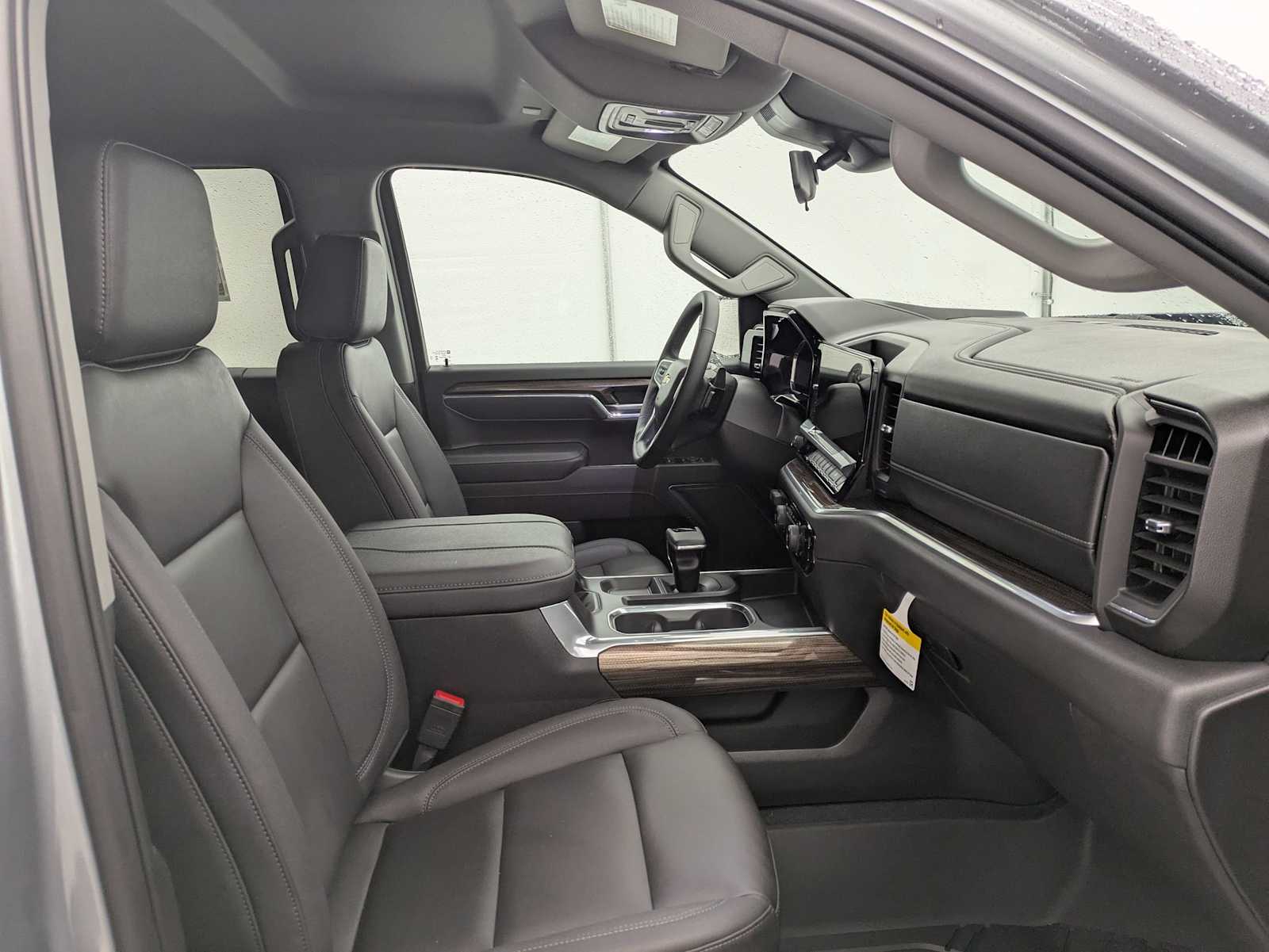 Thumbnail: 2026 Chevrolet Silverado 1500 - 23