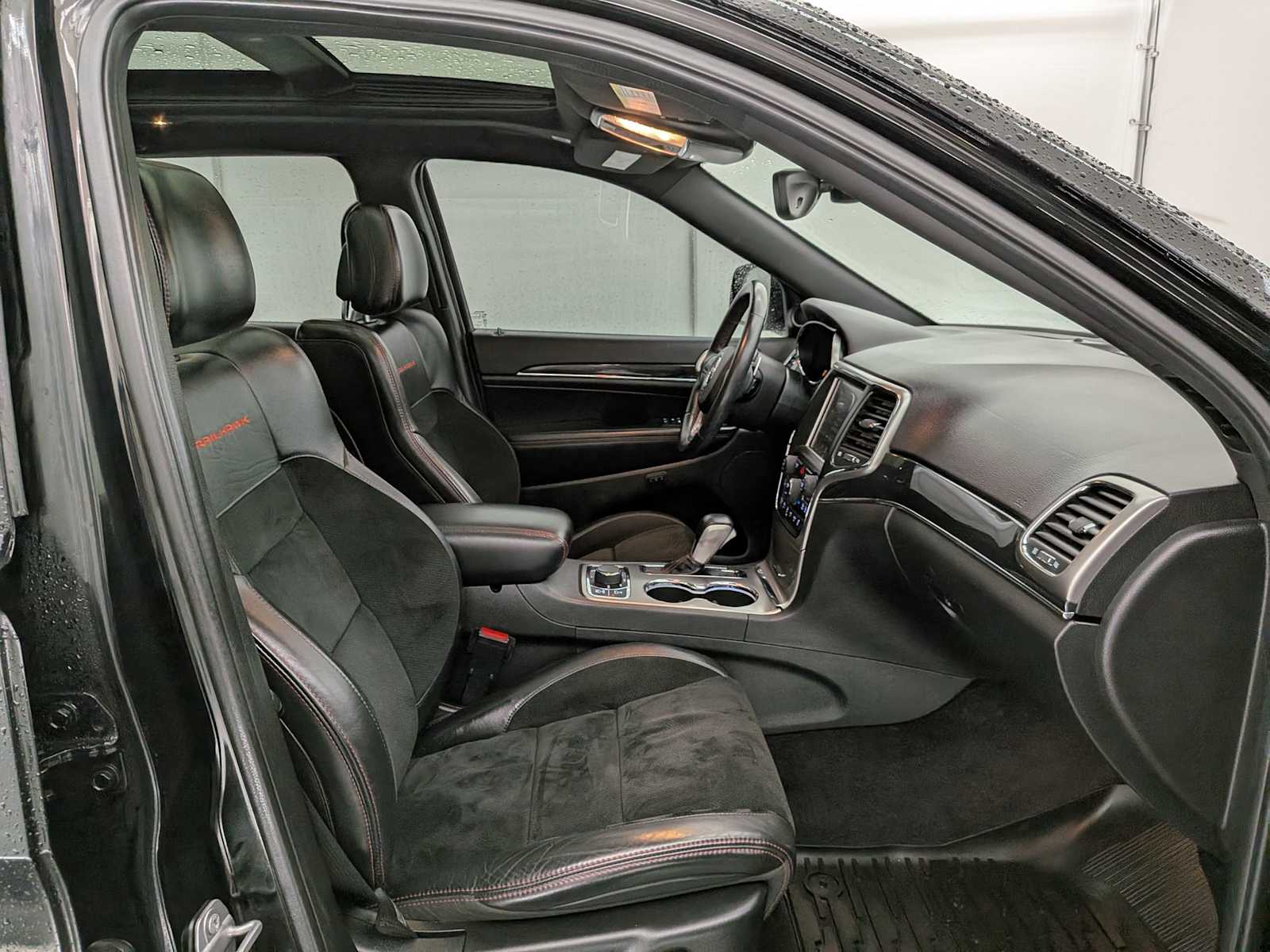 Thumbnail: 2017 Jeep Grand Cherokee - 25