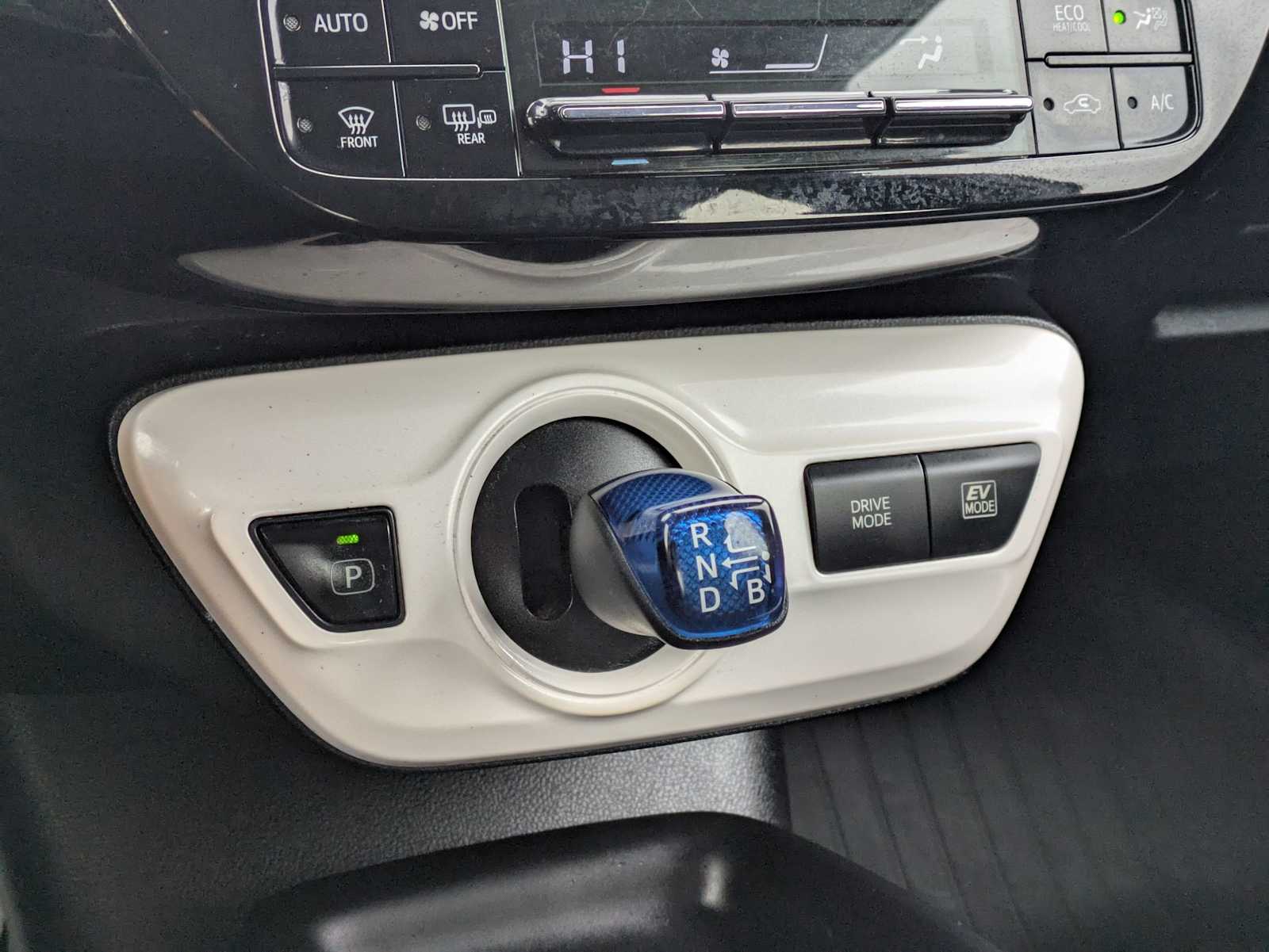 Thumbnail: 2018 Toyota Prius - 31