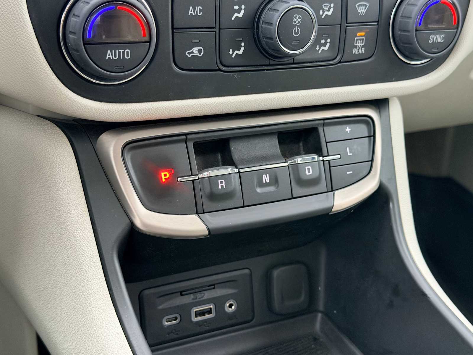 Thumbnail: 2022 GMC Terrain - 33