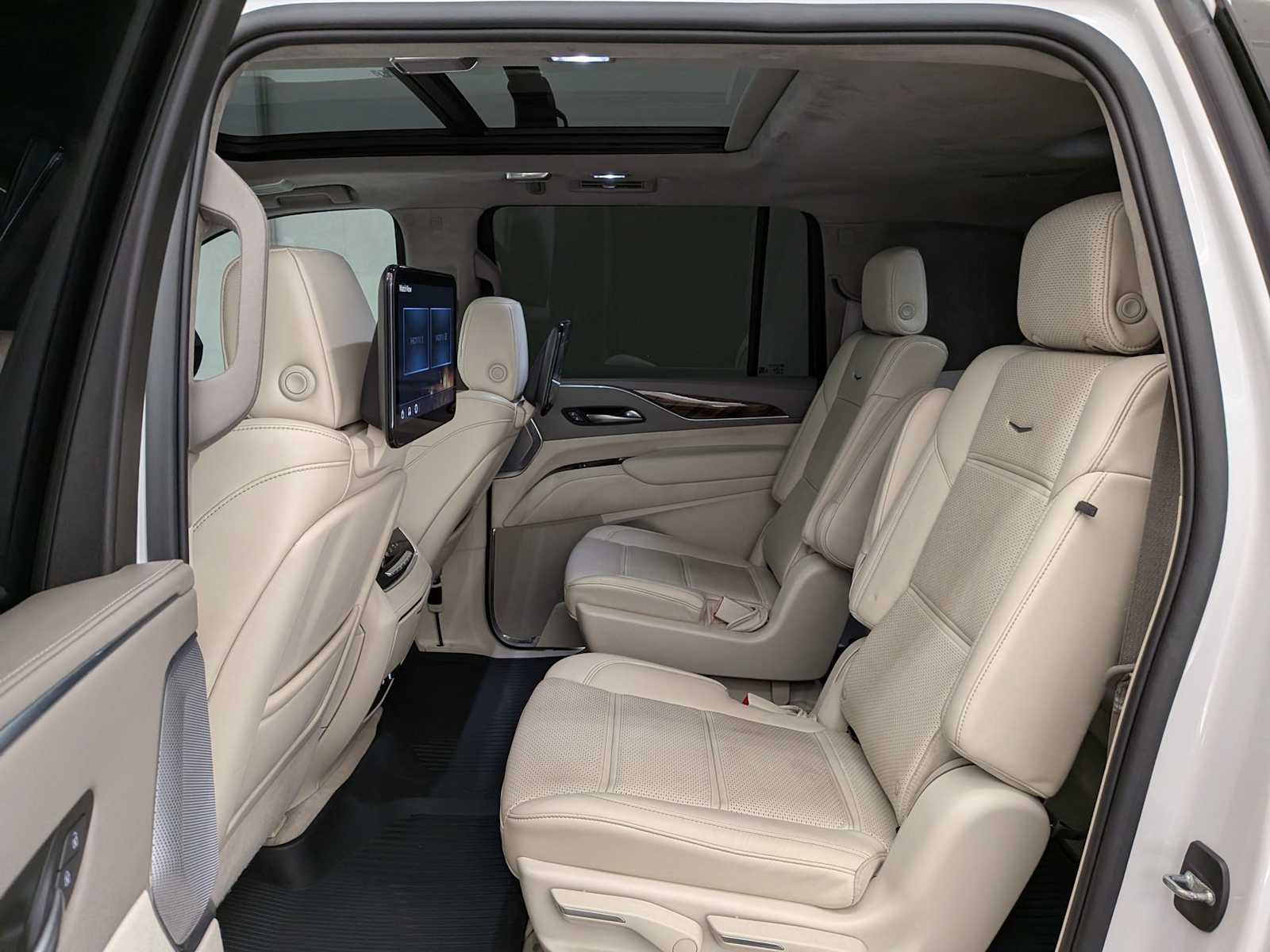 Thumbnail: 2022 Cadillac Escalade - 21