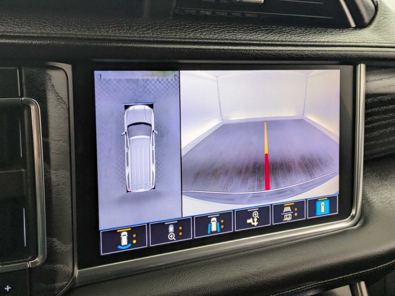 Thumbnail: 2021 GMC Yukon XL - 32