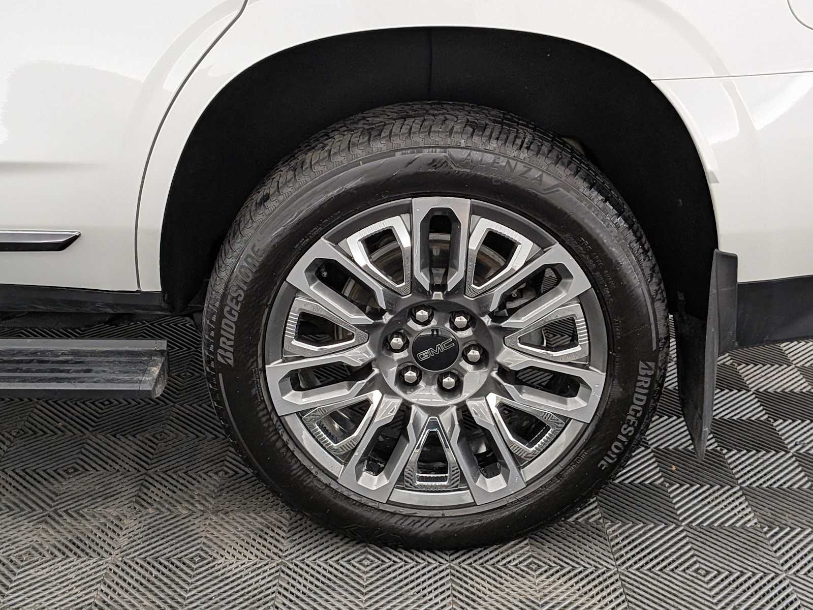 Thumbnail: 2023 GMC Yukon - 16