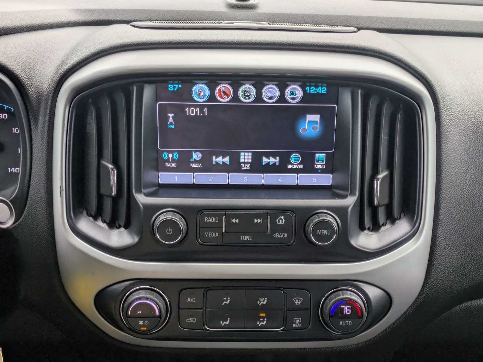 Thumbnail: 2018 Chevrolet Colorado - 27