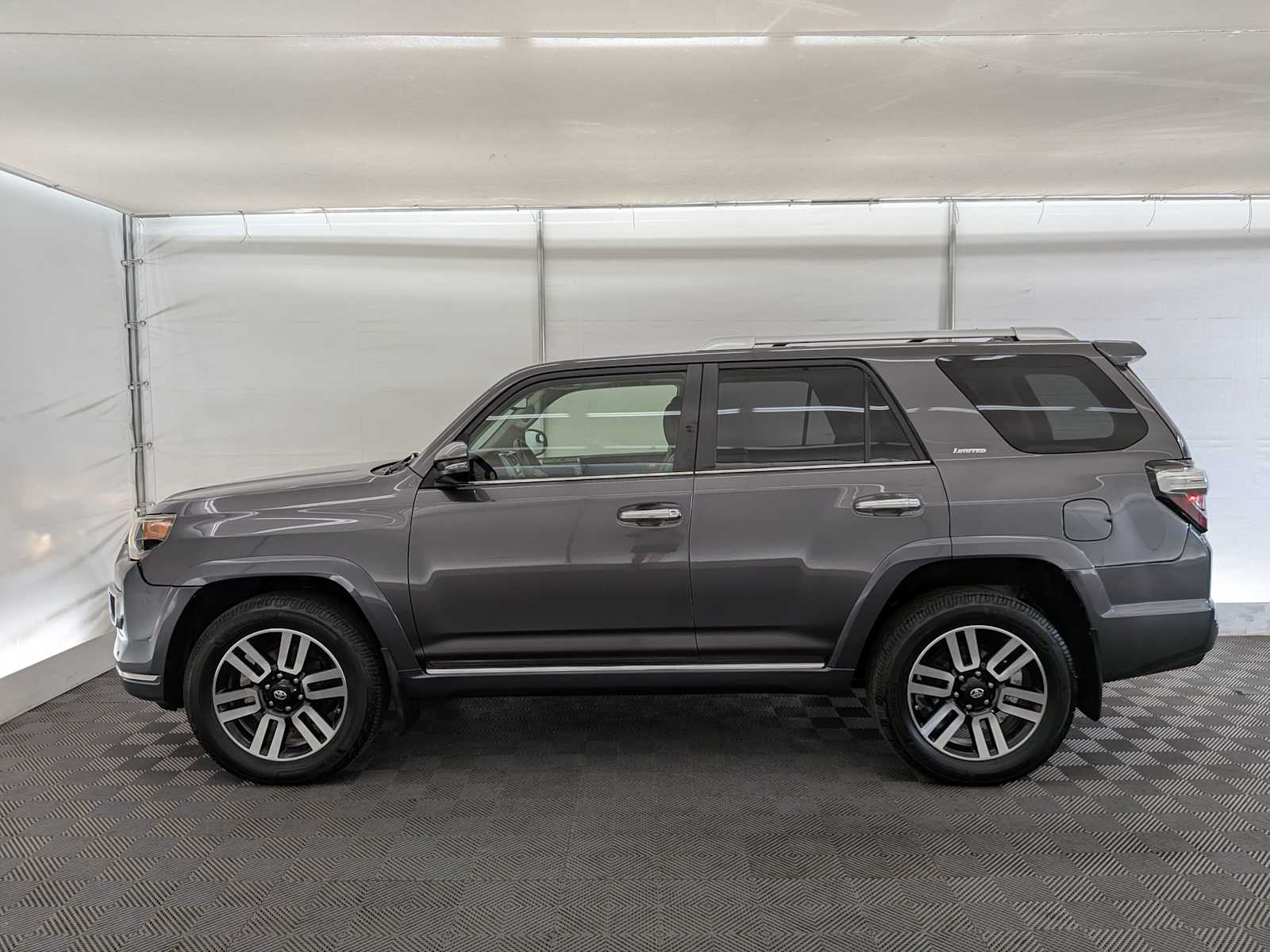 Thumbnail: 2016 Toyota 4Runner - 3