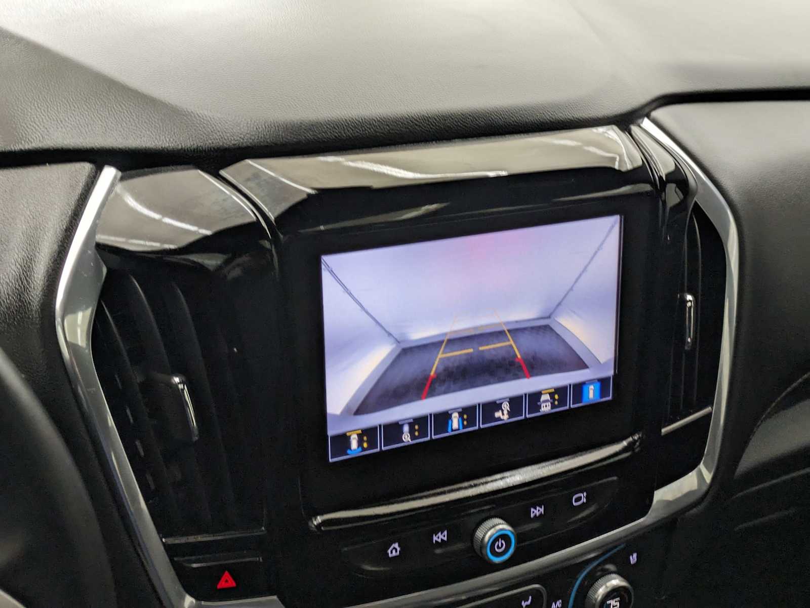 Thumbnail: 2024 Chevrolet Traverse - 32