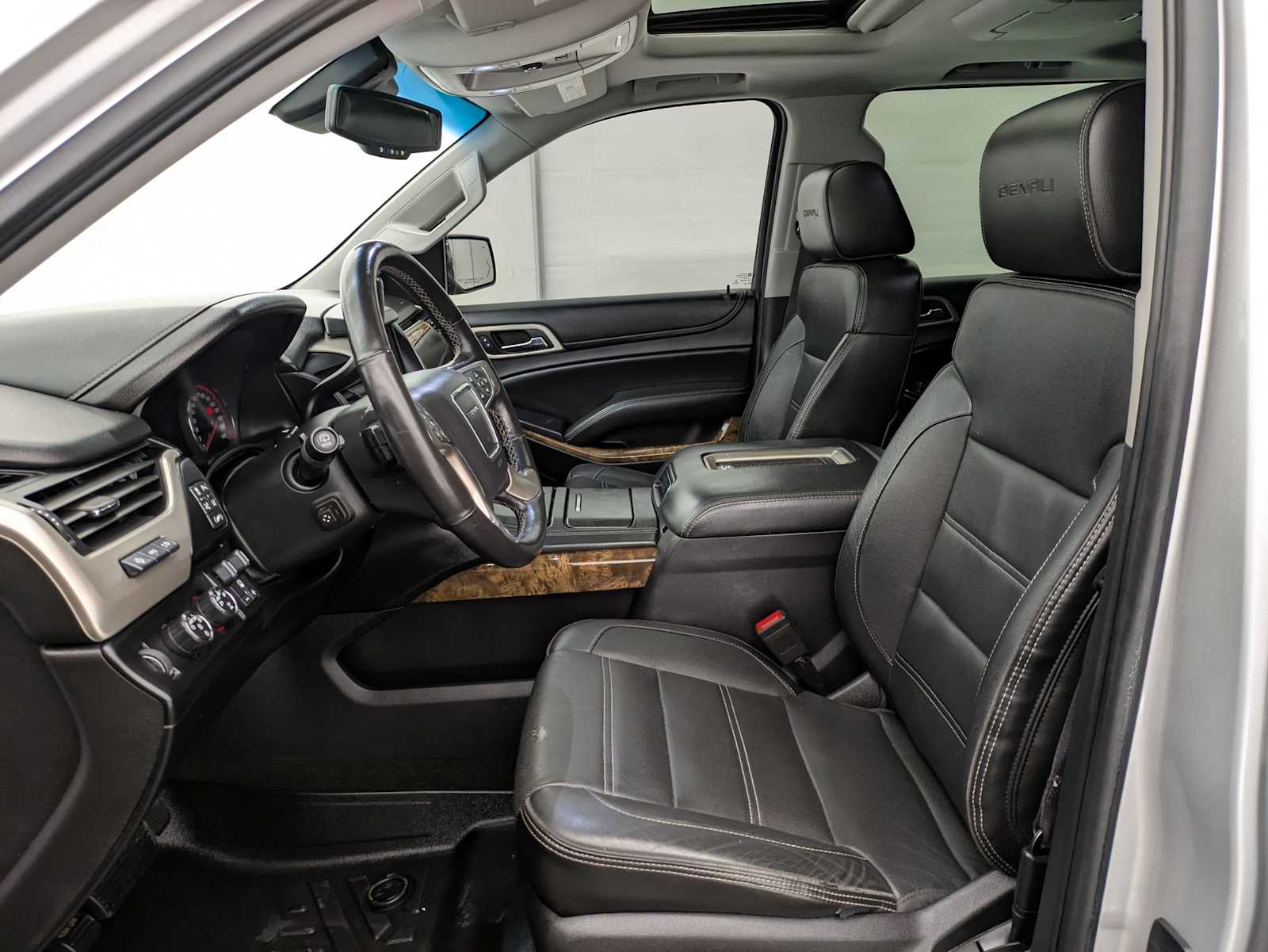 2015 GMC Yukon XL Denali 17