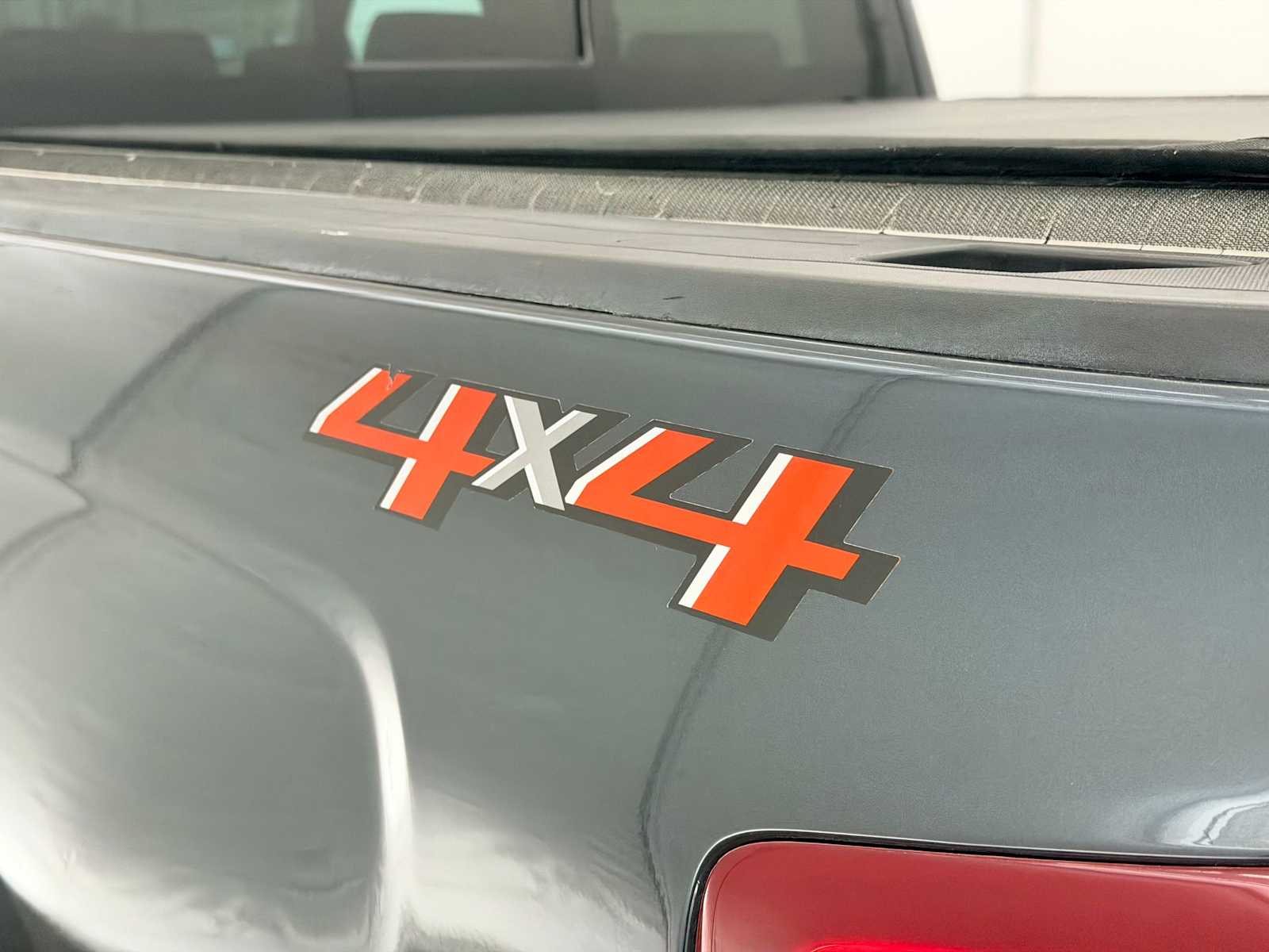 Thumbnail: 2018 Chevrolet Silverado 1500 - 12