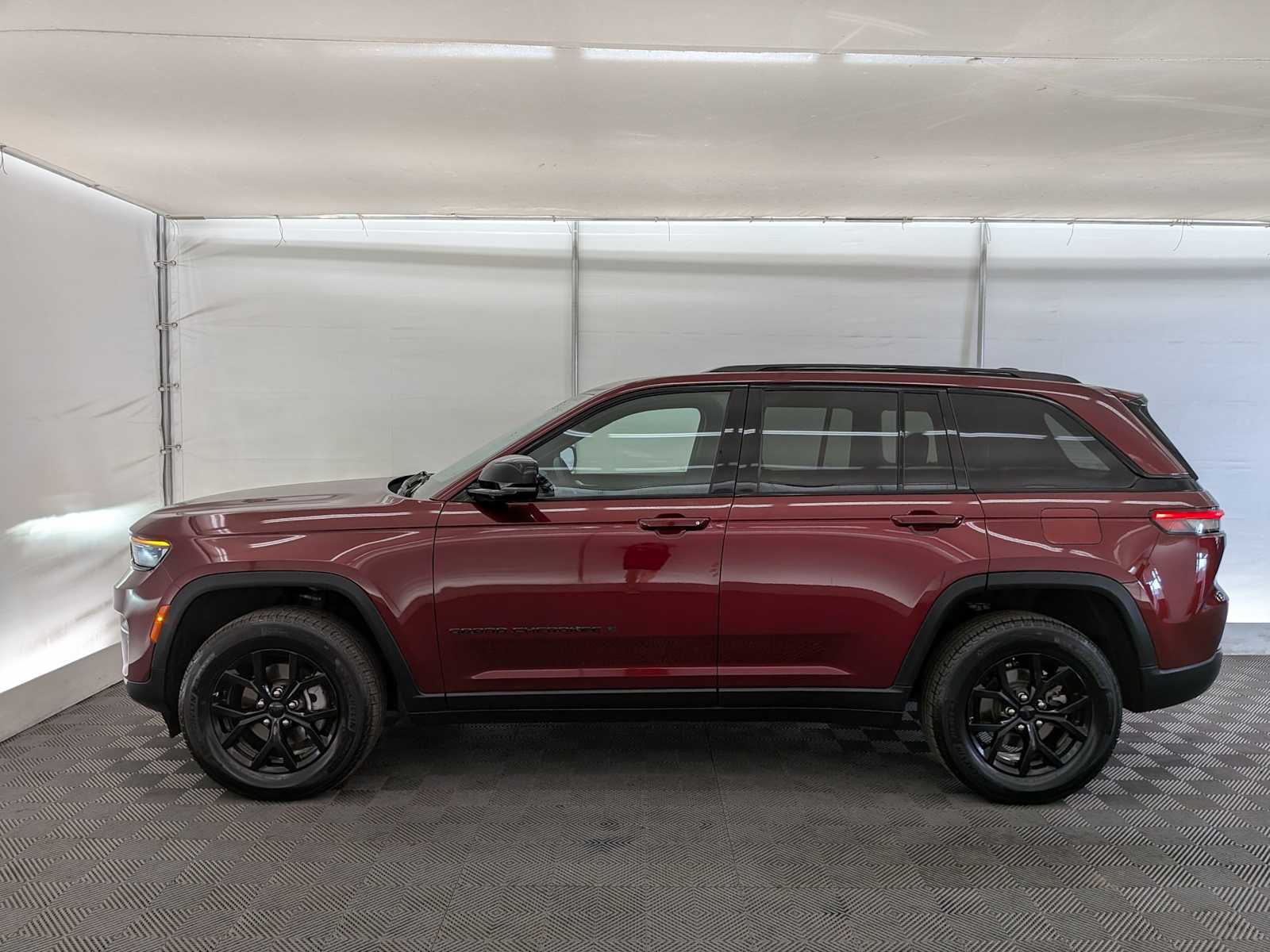 Thumbnail: 2024 Jeep Grand Cherokee - 3