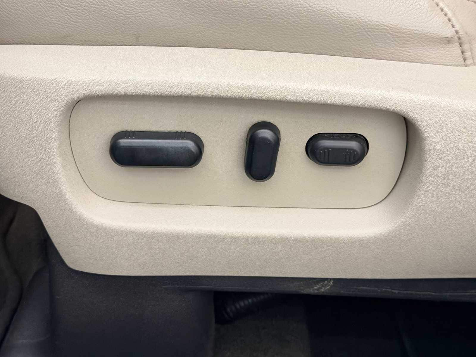 Thumbnail: 2012 Ford Explorer - 17