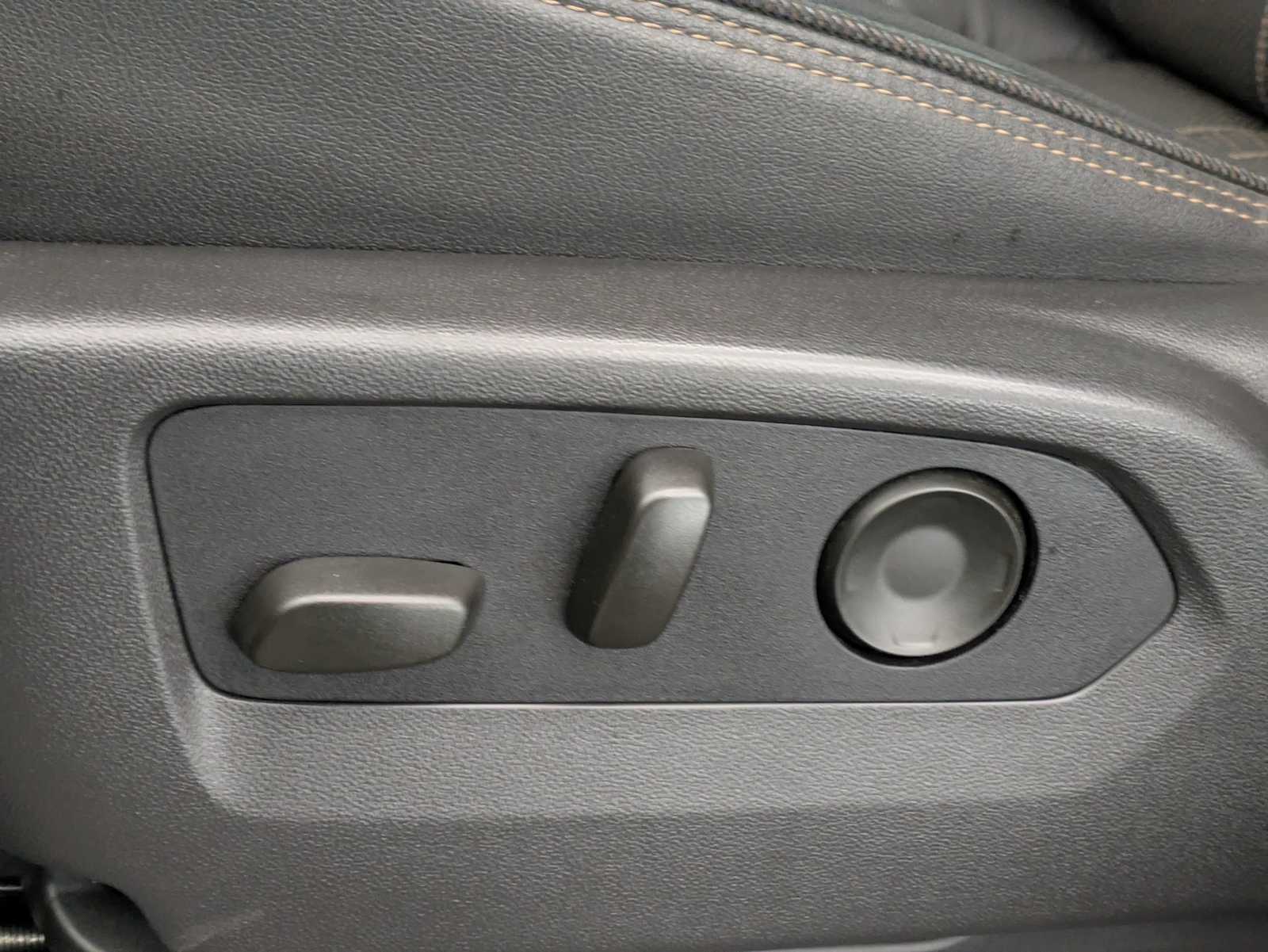 Thumbnail: 2025 Chevrolet Suburban - 19