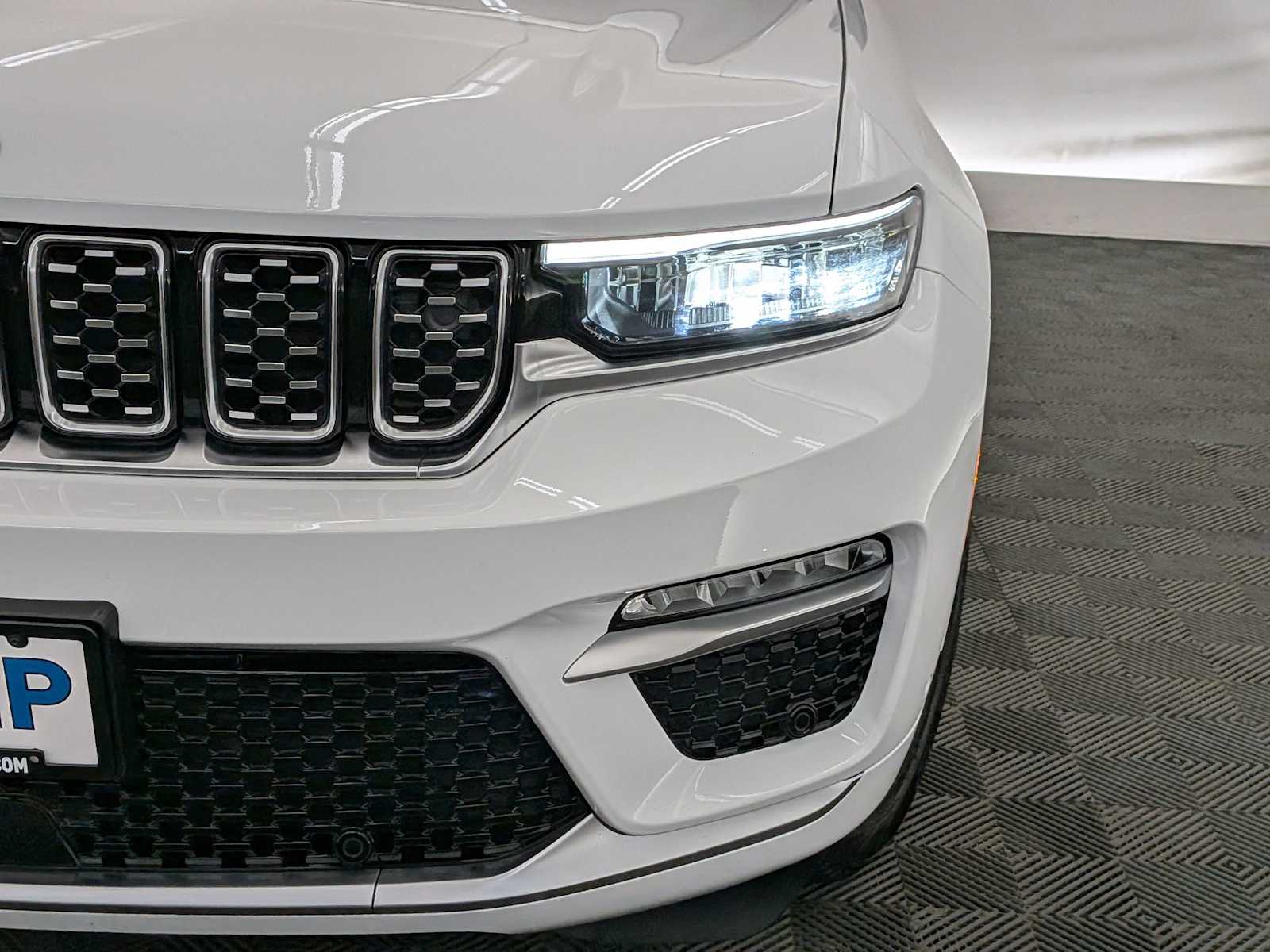 Thumbnail: 2023 Jeep Grand Cherokee - 10