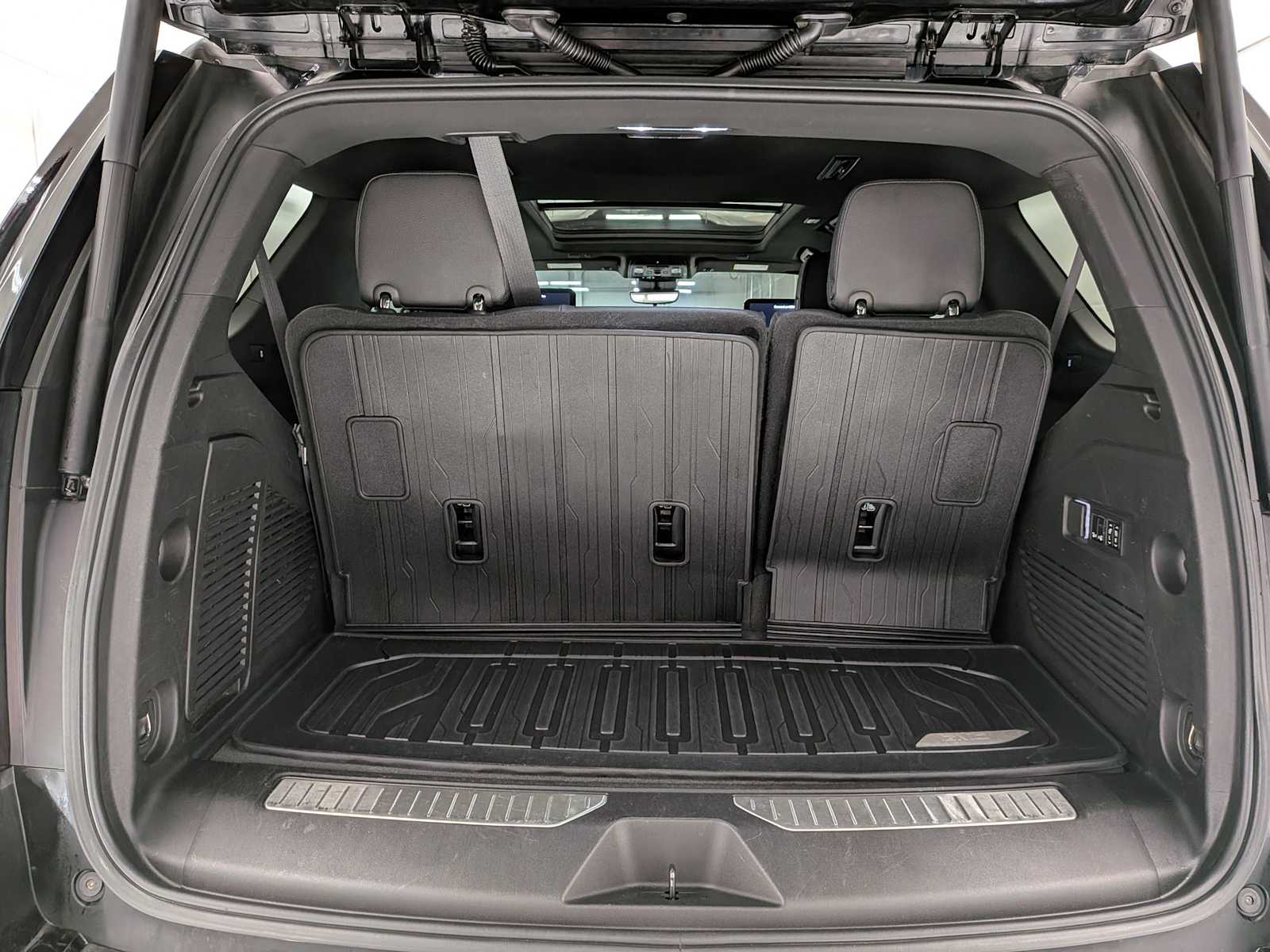 Thumbnail: 2023 GMC Yukon - 36