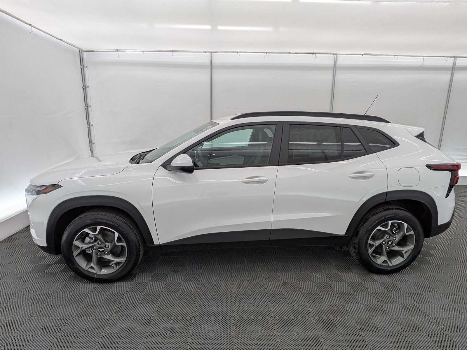 Thumbnail: 2026 Chevrolet Trax - 3