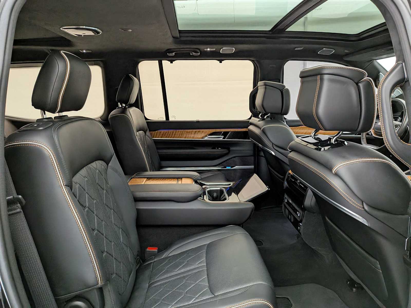 Thumbnail: 2023 Jeep Grand Wagoneer - 21