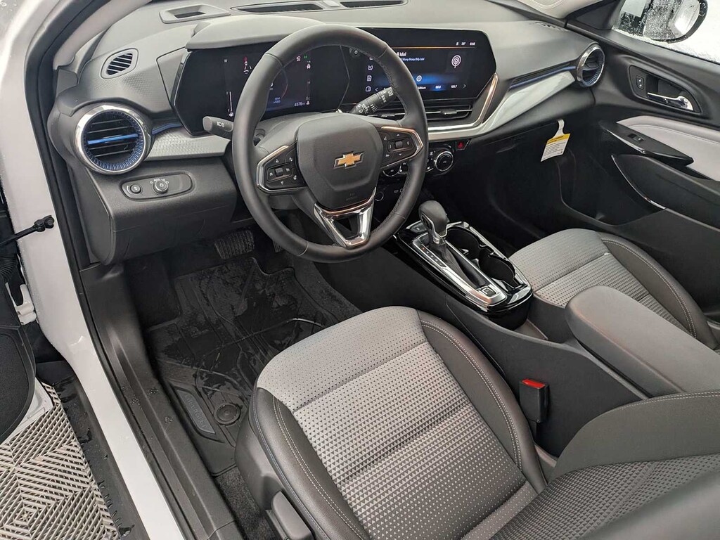 New 2025 Chevrolet Trax LT SUV