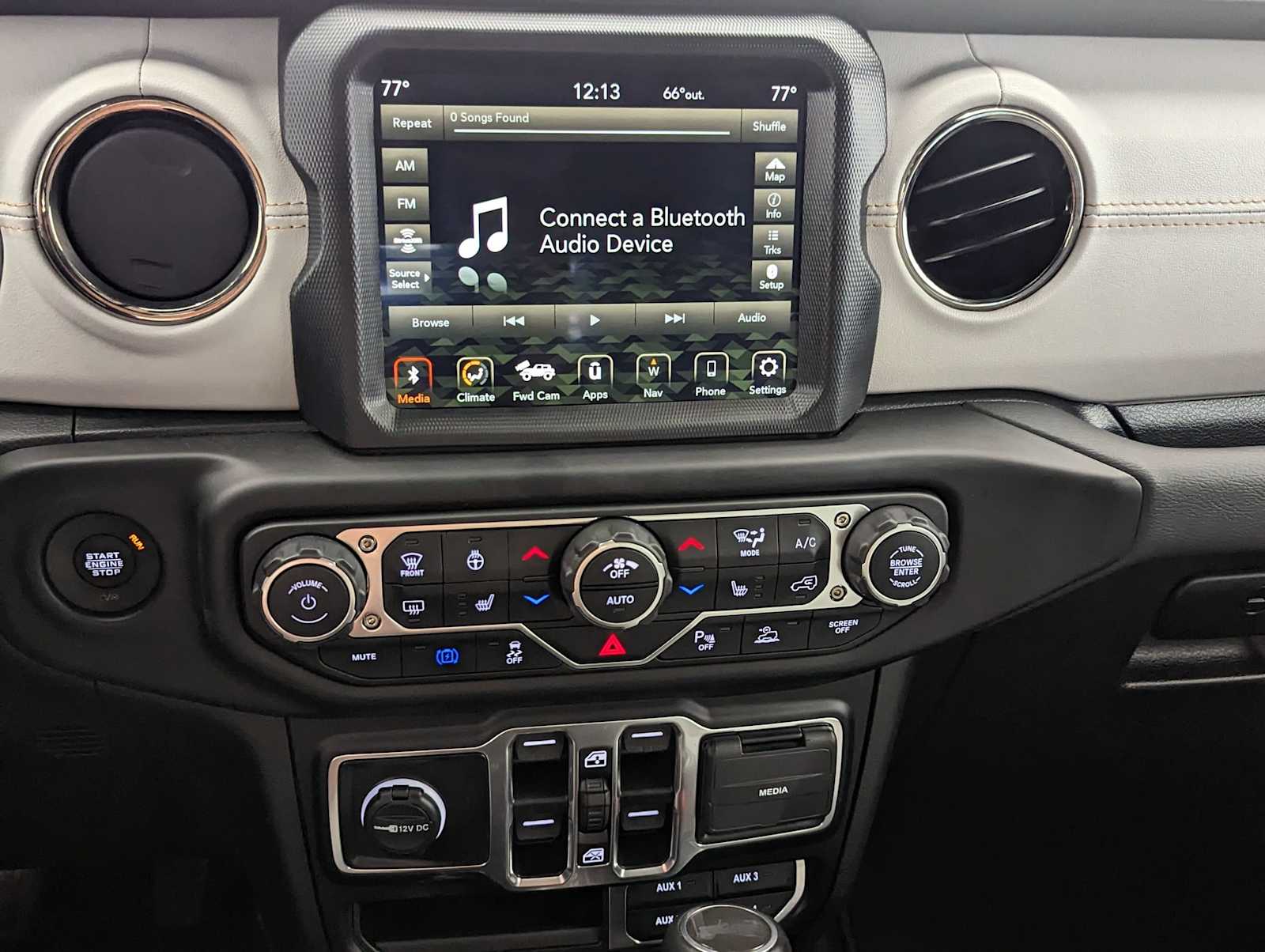 2023 Jeep Wrangler Sahara 27