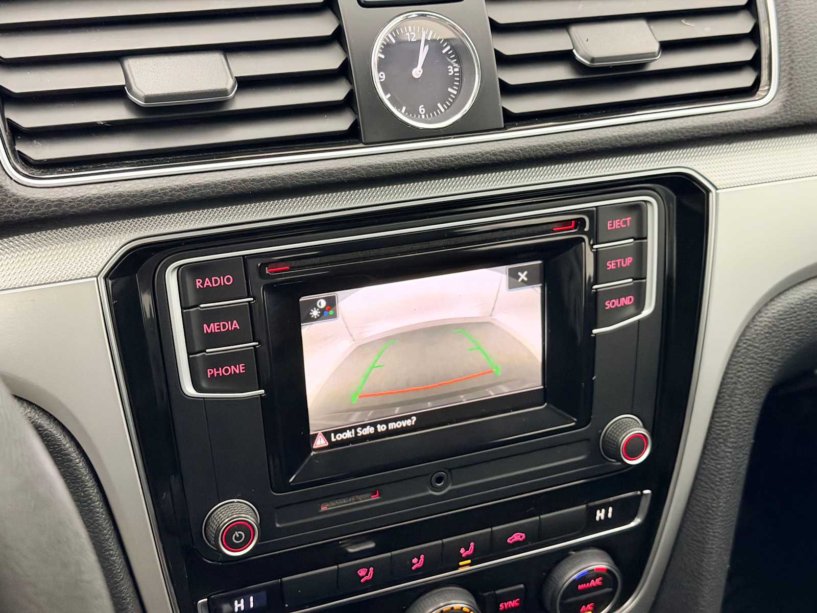 Thumbnail: 2017 Volkswagen Passat - 28