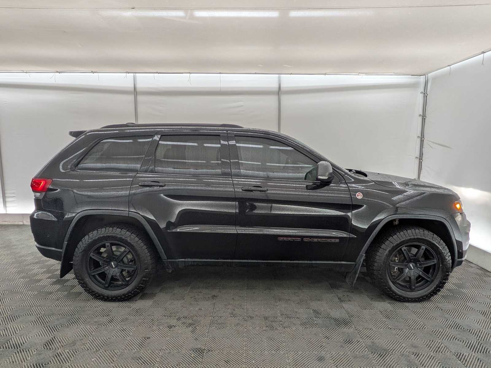 Thumbnail: 2017 Jeep Grand Cherokee - 7