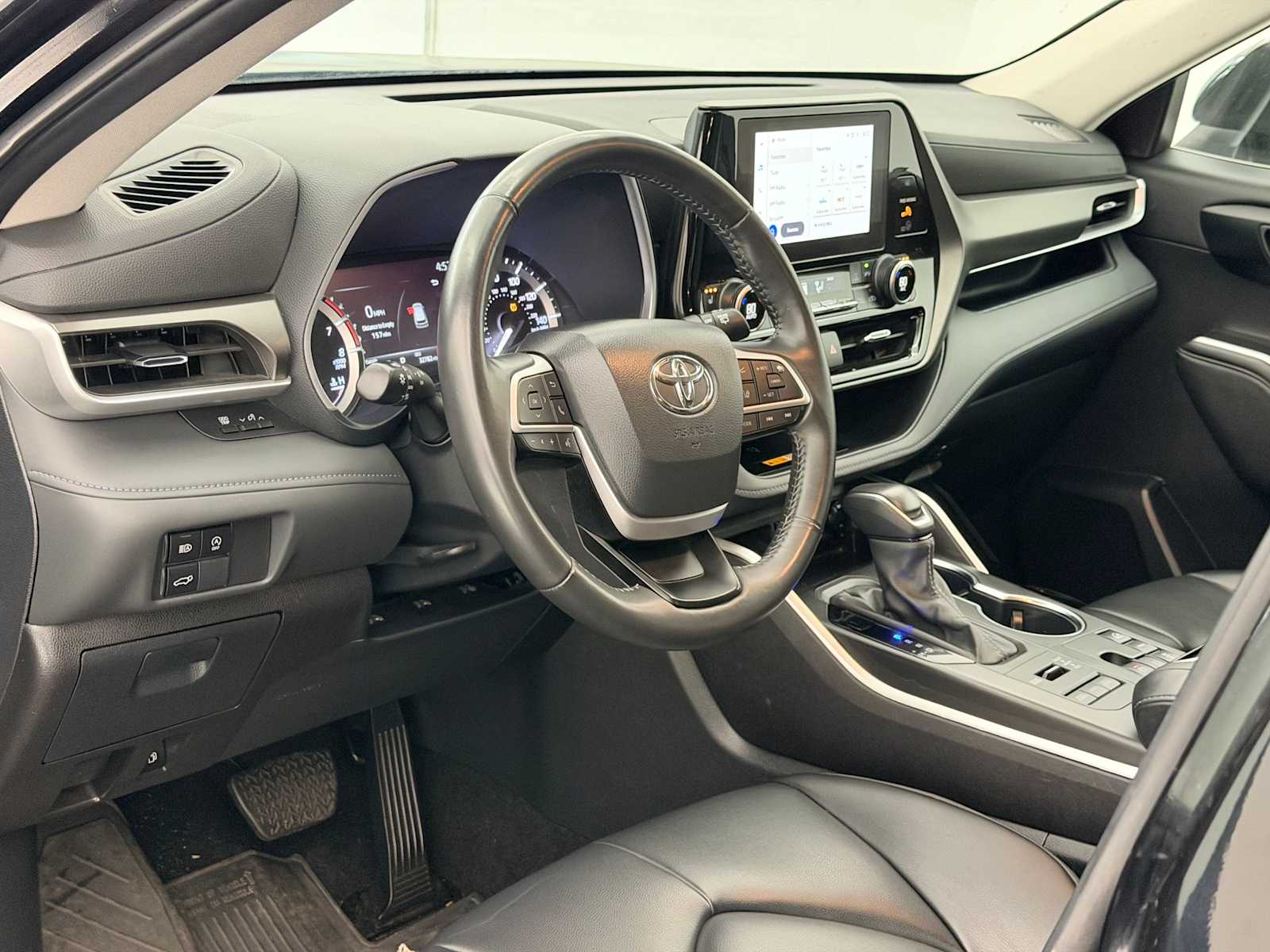 Thumbnail: 2024 Toyota Highlander - 2