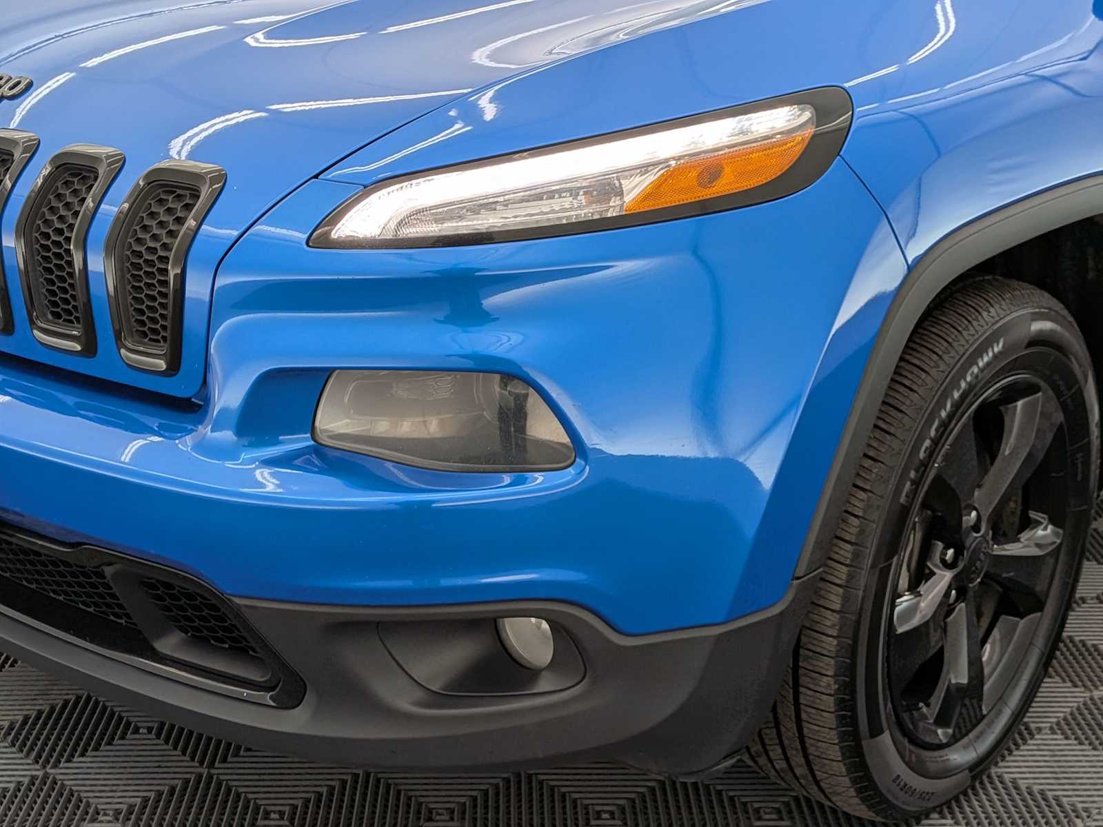 Thumbnail: 2018 Jeep Cherokee - 10