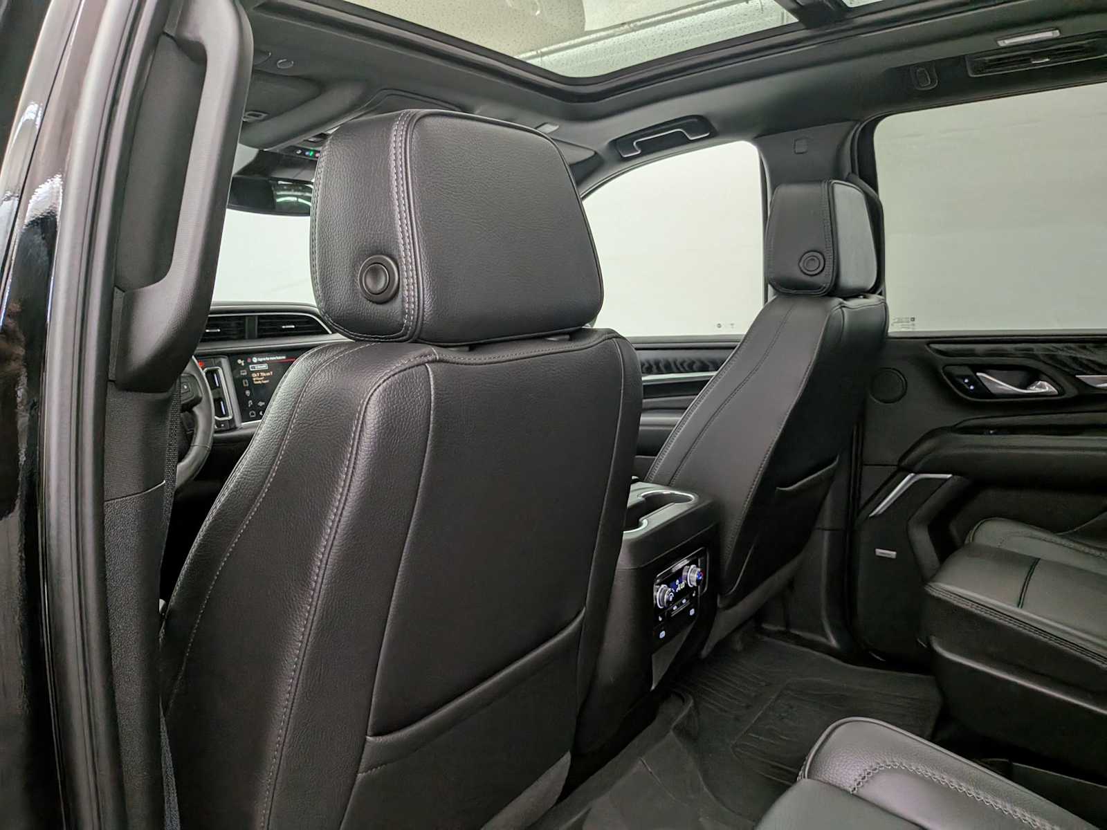 Thumbnail: 2024 GMC Yukon XL - 21