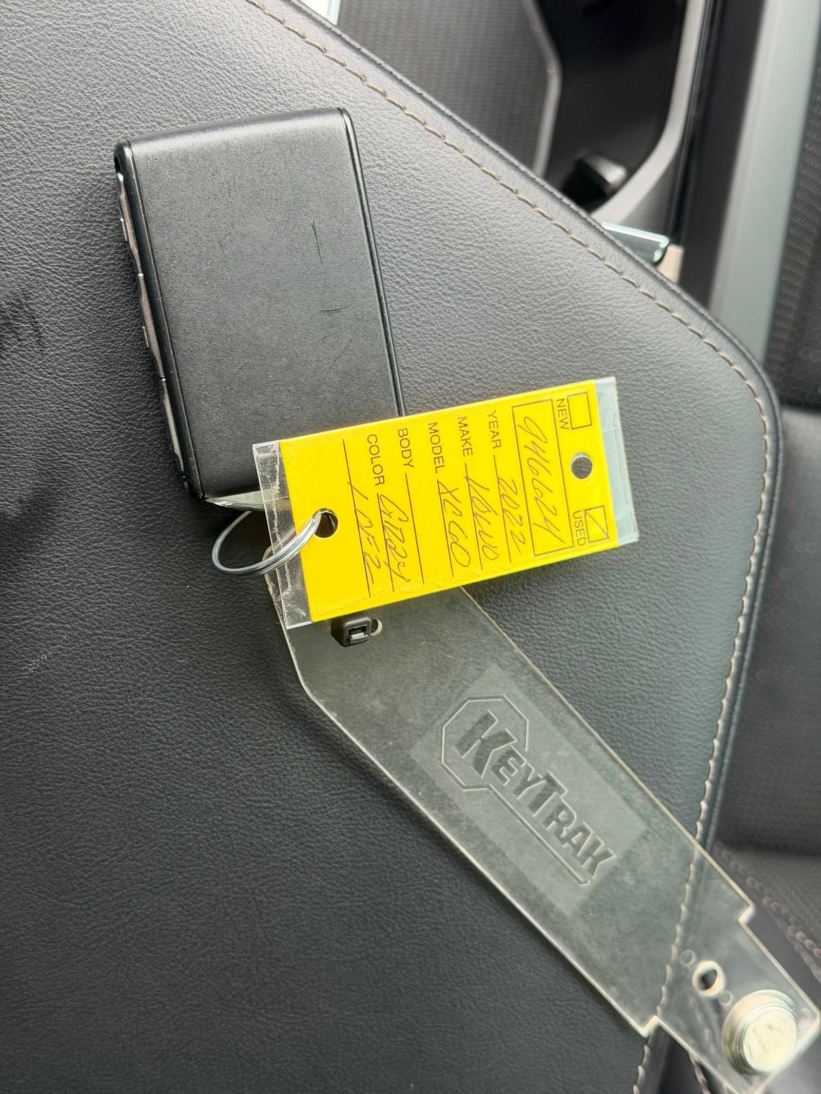 Thumbnail: 2022 Volvo XC60 - 36