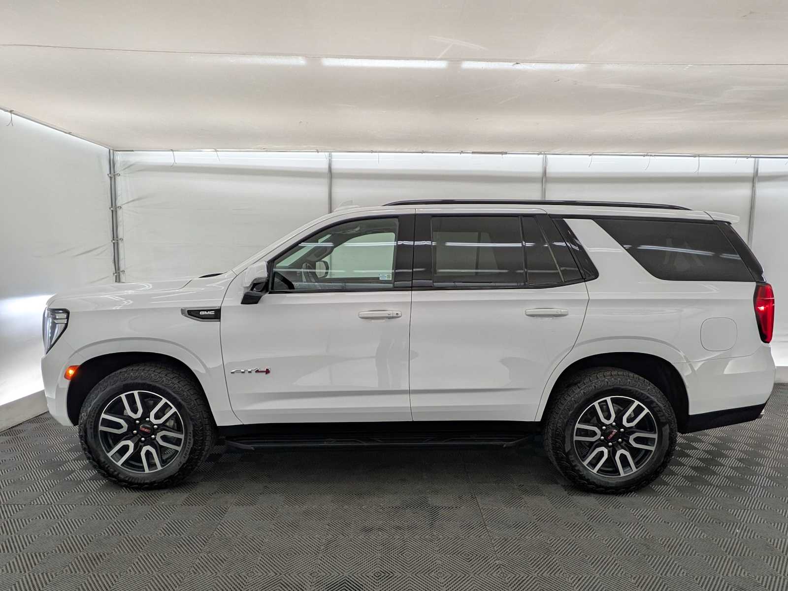 Thumbnail: 2023 GMC Yukon - 3