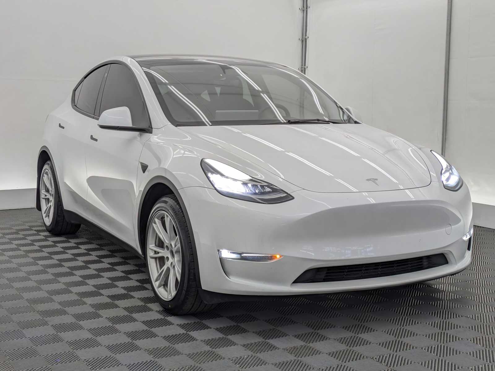 Thumbnail: 2023 Tesla Model Y - 8